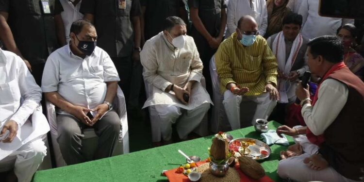 चोपडा येथे पाणीपुरवठा योजना व जलशुध्दीकरण केंद्राचे उद्घाटन