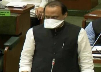 अरे बाबा ती मुख्यमंत्र्यांची खुर्ची आहे, तेवढी तरी सोड; बेशिस्त आमदारांची अजित पवारांनी घेतली शाळा