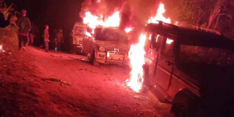 अतिरेकी समजून सुरक्षा दलांचा गोळीबार, ११ नागरिक ठार