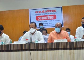 जिल्ह्यातील लसीकरणाला गती देण्यासाठी घरोघरी जाऊन लसीकरण पूर्ण करा ; उपमुख्यमंत्री