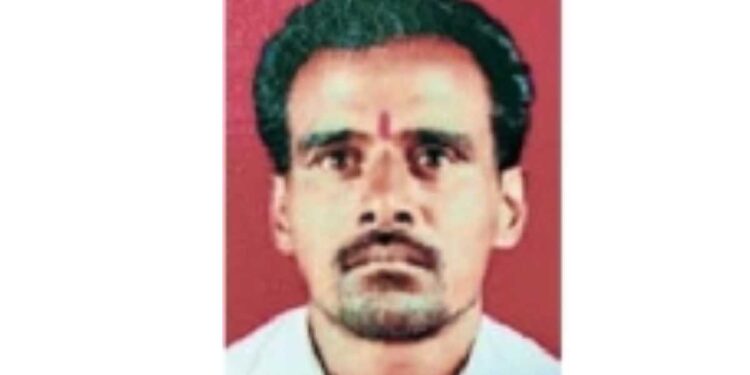 माहेरी असलेल्या लेकीला फोन करून कर्जबाजारी वडिलांनी घेतला गळफास