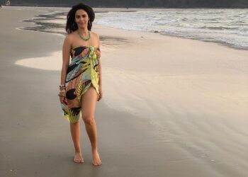 अभिनेत्री मल्लिका शेरावतने सोशल मीडियावर बोल्ड फोटो फॅन्ससोबत केले शेअर