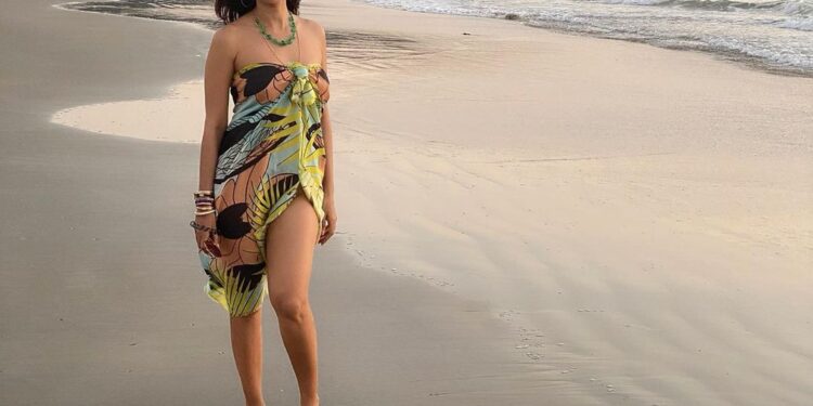 अभिनेत्री मल्लिका शेरावतने सोशल मीडियावर बोल्ड फोटो फॅन्ससोबत केले शेअर