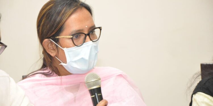 अखेर दहावी बारावीच्या परीक्षेबाबत शिक्षणमंत्री वर्षा गायकवाड यांचं मोठं स्पष्टीकरण