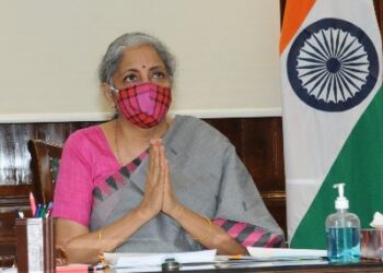 केंद्रीय अर्थमंत्री निर्मला सीतारामन यांनी आज संसदेत सादर केलेल्या आर्थिक सर्वेक्षण अहवालातील महत्वाचे मुद्दे वाचा