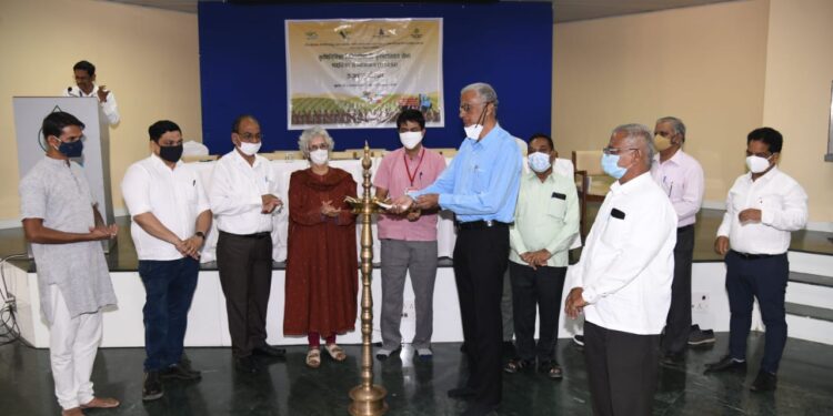 कृषि निविष्ठा विक्रेत्यांसाठी कृषि विस्तार सेवा पदविका अभ्यासक्रमास जैन हिल्स येथे आरंभ