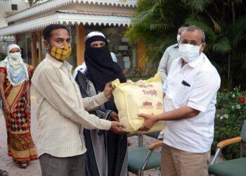 कांताबाई जन्म जयंती निमित्ताने एसटी कर्मचाऱ्यांना स्नेहाची शिदोरी वितरण
