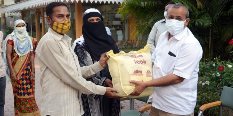कांताबाई जन्म जयंती निमित्ताने एसटी कर्मचाऱ्यांना स्नेहाची शिदोरी वितरण