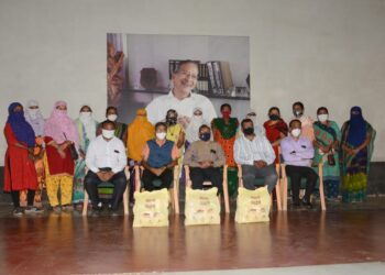 जैन इरिगेशनतर्फे एसटी कर्मचाऱ्यांना स्नेहाची शिदोरी वाटप