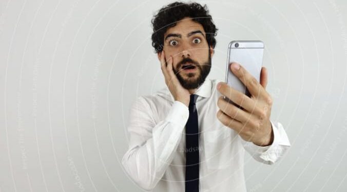 पुरुष मंडळी सावधान..! मोबाईलच्या अतिवापराने तुमच्या ‘या’ गोष्टीवर होतोय थेट परिणाम, कारण एकूण व्हाल थक्क…