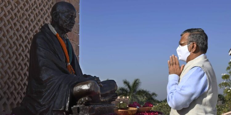 गांधी रिसर्च फाऊंडेशनतर्फे महात्मा गांधीजींना प्रार्थना सभेतून भावांजली