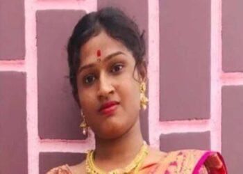 खळबळजनक ! सेल्फी काढत नवविवाहितेने घेतला गळफास