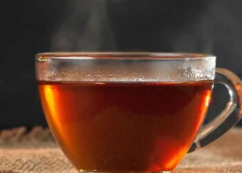 खोकला, सर्दी किंवा डोकेदुखीचा त्रास होतोय? तर प्या खारट चहा, जाणून घ्या फायदे