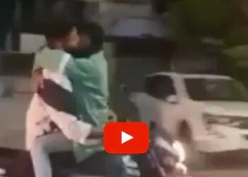 औरंगाबादमध्ये प्रेमीयुगुलाचा चालत्या दुचाकीवर KISSING सीन, VIDEO व्हायरल