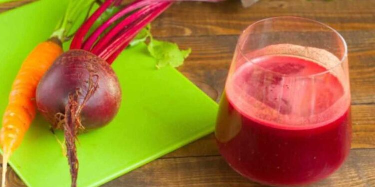 जाणून घ्या हिवाळ्यात गाजर-बीटाचा रस पिण्याचे फायदे, वाचून थक्क व्हाल