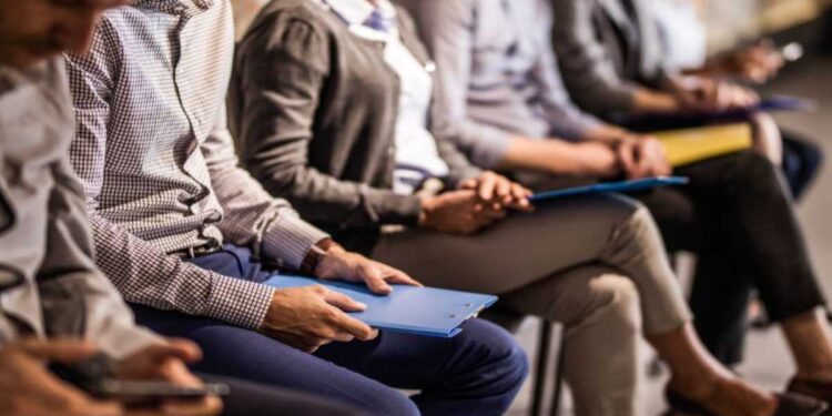 सरकारी नोकऱ्यांमध्ये भरतीसाठी वयोमर्यादा ६ वर्षांनी वाढली, ‘या’ राज्यात घेतला निर्णय