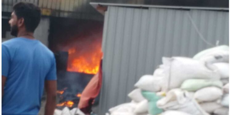 भुसावळात केमिकल फॅक्टरीला भीषण आग