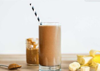 खूपच दुबळे आहात? तर हे 5 प्रोटीन शेक वजन वाढवण्यास मदत करू शकतात