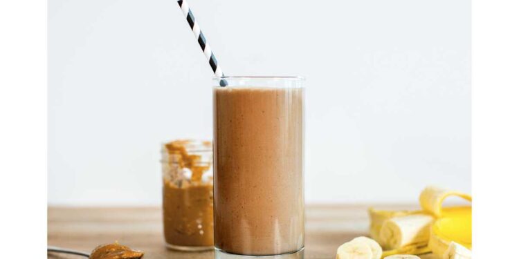 खूपच दुबळे आहात? तर हे 5 प्रोटीन शेक वजन वाढवण्यास मदत करू शकतात