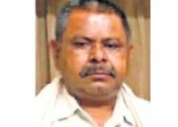 कारणे दाखवा नोटीसीच्या धास्तीने वाहकाचा हृदयविकाराने मृत्यू