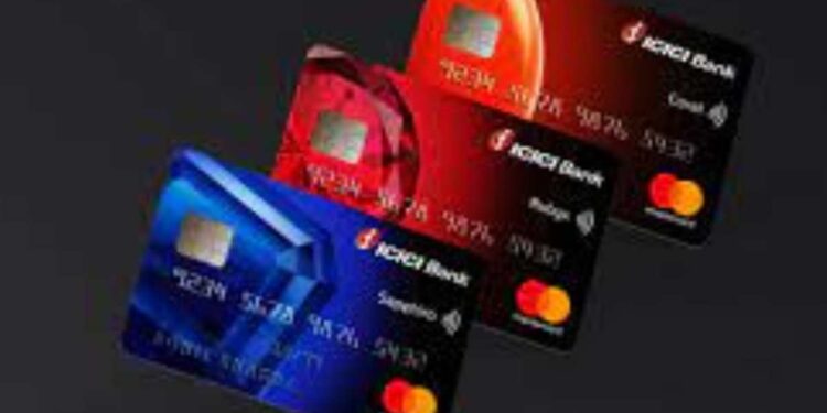 ICICI बँकेच्या क्रेडिट कार्ड वापरकर्त्यांना झटका, आता ‘हे’ शुल्क पूर्वीपेक्षा जास्त भरावे लागणार