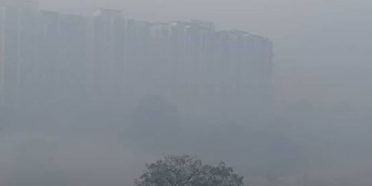 सावधानतेचा इशारा..! पाकिस्तानकडून निघालेले धुळीचे वादळ गुजरात, अरबी समुद्रमार्गे महाराष्ट्रापर्यंत पोहोचले