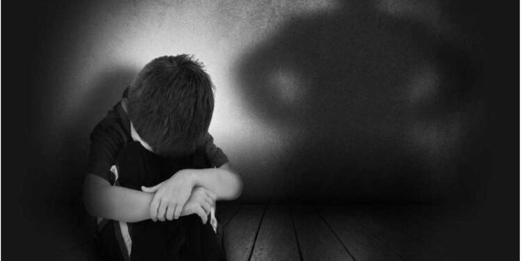 धक्कादायक ! ८ वर्षीय चिमुकल्यावर अत्याचार, नराधमाविरुद्ध गुन्हा