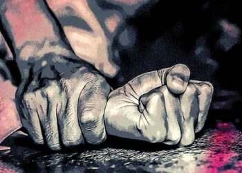 लज्जास्पद ! मूकबधीर मुलीवर सामूहिक बलात्कार, रक्तबंबाळ अवस्थेत रस्त्यावर फेकलं