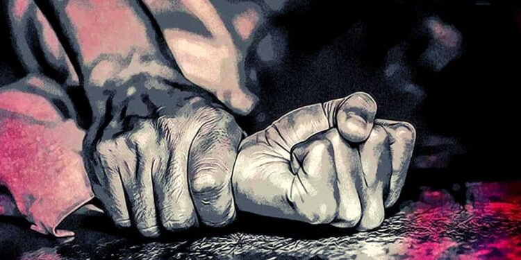 लज्जास्पद ! मूकबधीर मुलीवर सामूहिक बलात्कार, रक्तबंबाळ अवस्थेत रस्त्यावर फेकलं