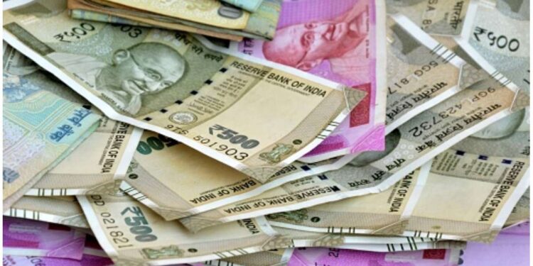 ही बँक देतेय घरी बसून 10 लाख रुपयांचा लाभ, तुमचं तर नाहीय यात खात