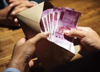 कर्मचाऱ्यांसाठी खुशखबर! ३० मिनिटांपेक्षा जास्त काम केल्यास मिळेल ओव्हरटाईम, कधी लागू होतील नियम?