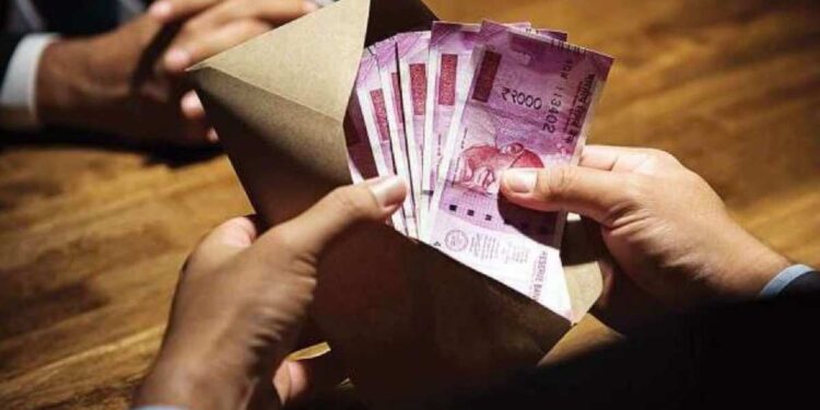 कर्मचाऱ्यांसाठी खुशखबर! ३० मिनिटांपेक्षा जास्त काम केल्यास मिळेल ओव्हरटाईम, कधी लागू होतील नियम?