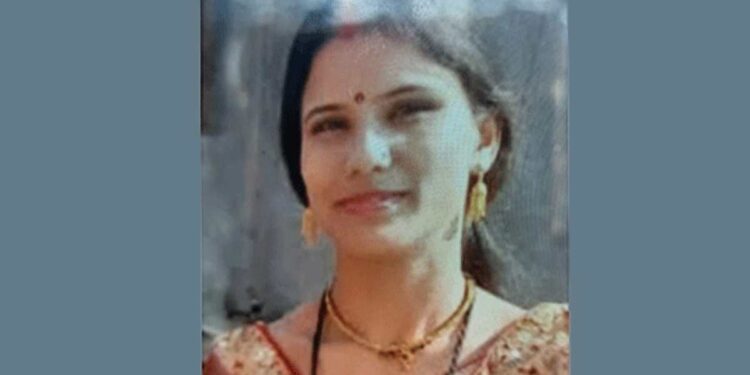 जुळ्या मुलींना जन्म दिल्याने सासरच्यांकडून छळ ; विवाहितेने उचललं टोकाचं पाऊल