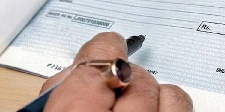 बँक ऑफ बडोदाच्या ग्राहकांनो लक्ष द्या, 1 फेब्रुवारीपासून चेक पेमेंटबाबत ‘हे’ नियम लागू होणार