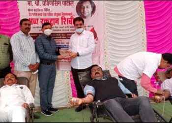 प्रविणसिंग पाटलांच्या वाढदिवसानिमित्त ७५ रक्तदात्यानी केलं रक्तदान