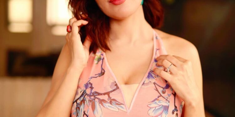 युझरने अश्लीलतेच्या सर्व मर्यादा ओलांडल्या ; थेट बबिताला एका रात्रीची किंमत किती असा प्रश्न विचारला