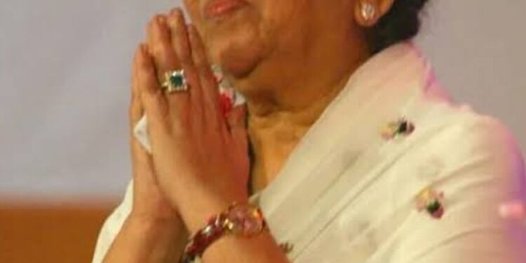 लता मंगेशकर यांचं निधन … युग संपले !