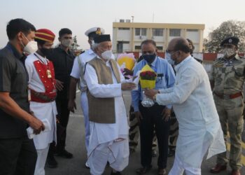 राज्यपाल भगतसिंह कोश्यारी यांचे जळगाव विमानतळावर आगमन