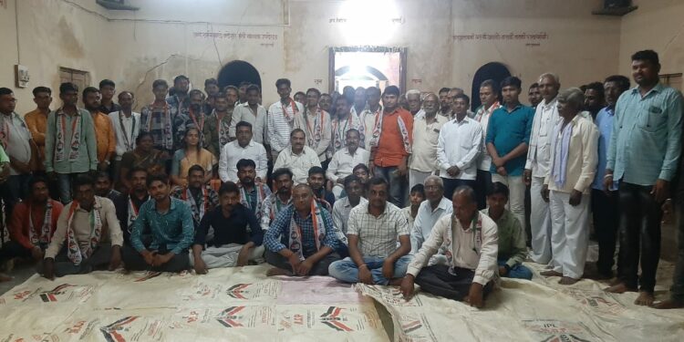 खडसेंच्या नेतृत्वात राष्ट्रवादीत प्रवेश ; मुक्ताईनगर तालुक्यातील नायगाव येथे शिवसेनेला मोठे खिंडार !