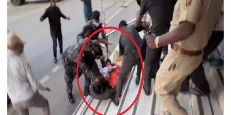 पुण्यात शिवसेनेचा राडा; किरीट सोमय्यांना धक्काबुक्की; पायऱ्यांवर कोसळले!