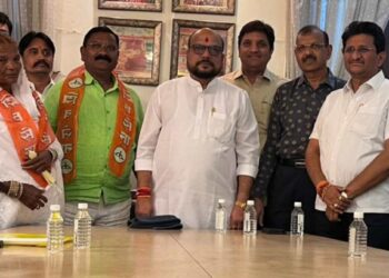 भाजपला पुन्हा दे धक्का : जळगाव महानगरपालिकेतील दोन नगरसेवकांचा शिवसेनेत प्रवेश!