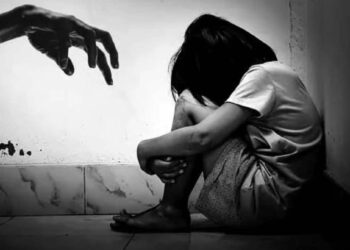 भयानक! नराधम बापाचा १५ वर्षीय अल्पवयीन मुलीवर अत्याचार