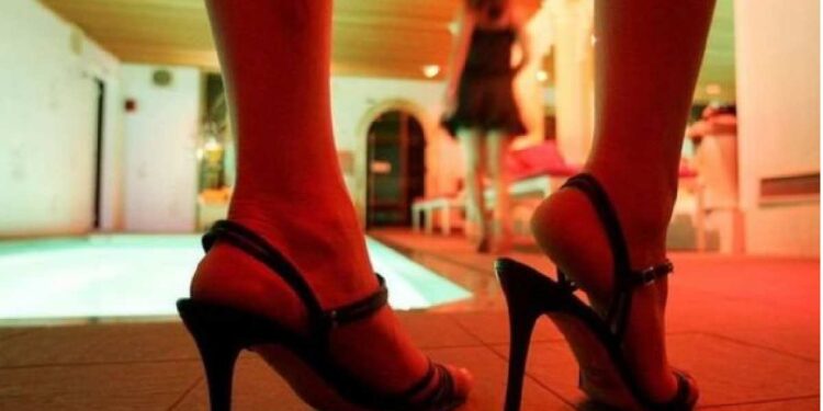 अरे बापरे.. पर्यटनस्थळी सुरू होता वेश्या व्यवसाय, डम्मी ग्राहक पाठवला अन्…