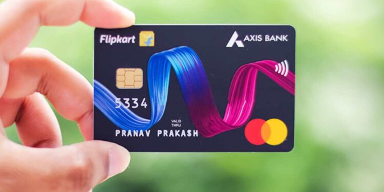 अ‍ॅक्सिस बँकेच्या ग्राहकांना झटका, या क्रेडिट कार्डद्वारे भाडे भरल्यास 1.5 टक्के कॅशबॅक मिळणार नाही