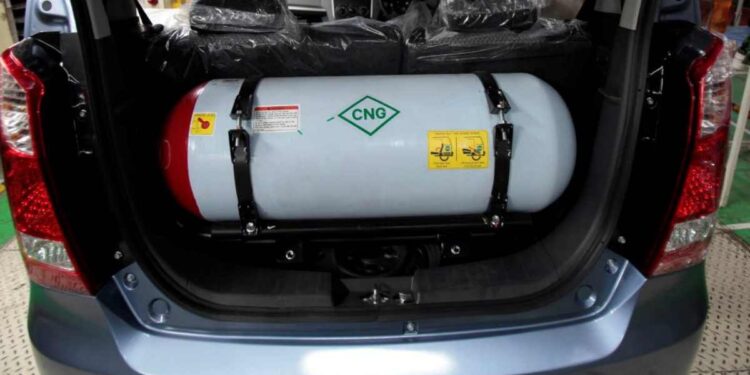 कार चालकांसाठी खुशखबर : ‘या’ वाहनांमध्ये CNG आणि LPG किट बसवण्यास मान्यता, जाणून घ्या