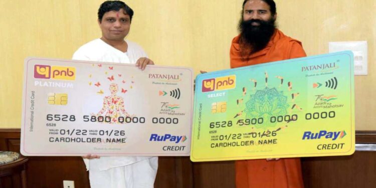 रामदेव बाबांनी आयुर्वेद उत्पादनानंतर आता लॉन्च केले क्रेडिट कार्ड, जाणून घ्या त्याचे फायदे