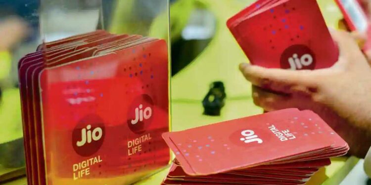 Jio चा लयभारी प्लान! फक्त २९६ रुपयांच्या रिचार्जमध्ये कोणत्याही लिमिटशिवाय वापरा डेटा