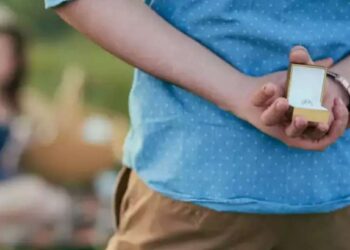 अन् ‘प्रपोज डे’ला तरुणीसमोरच तरुणाने उचललं धक्कादायक पाऊल