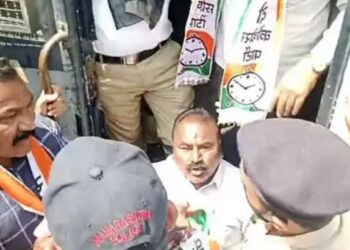 राज्यपालांच्या आक्षेपार्ह वक्तव्यामुळे नवीन वादाला सुरुवात, जळगावात राष्ट्रवादीचे आंदोलन