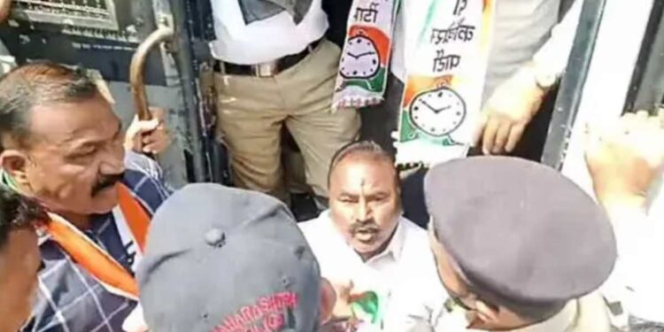 राज्यपालांच्या आक्षेपार्ह वक्तव्यामुळे नवीन वादाला सुरुवात, जळगावात राष्ट्रवादीचे आंदोलन